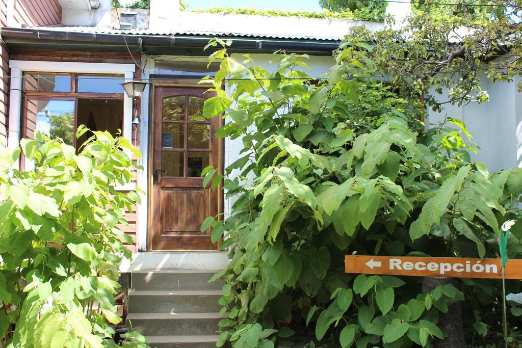 Hostal Y Cabanas Ainil Punta Arenas Exterior foto