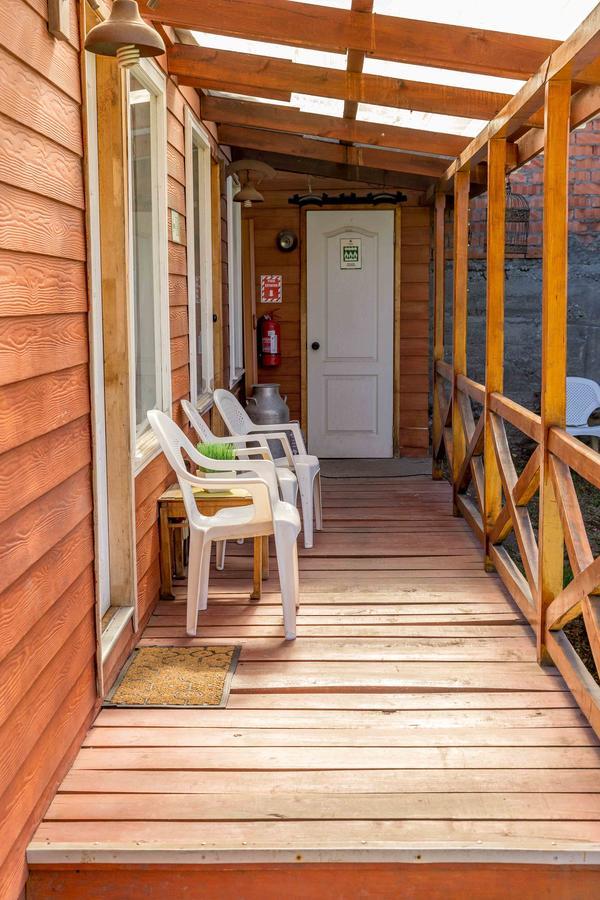 Hostal Y Cabanas Ainil Punta Arenas Exterior foto